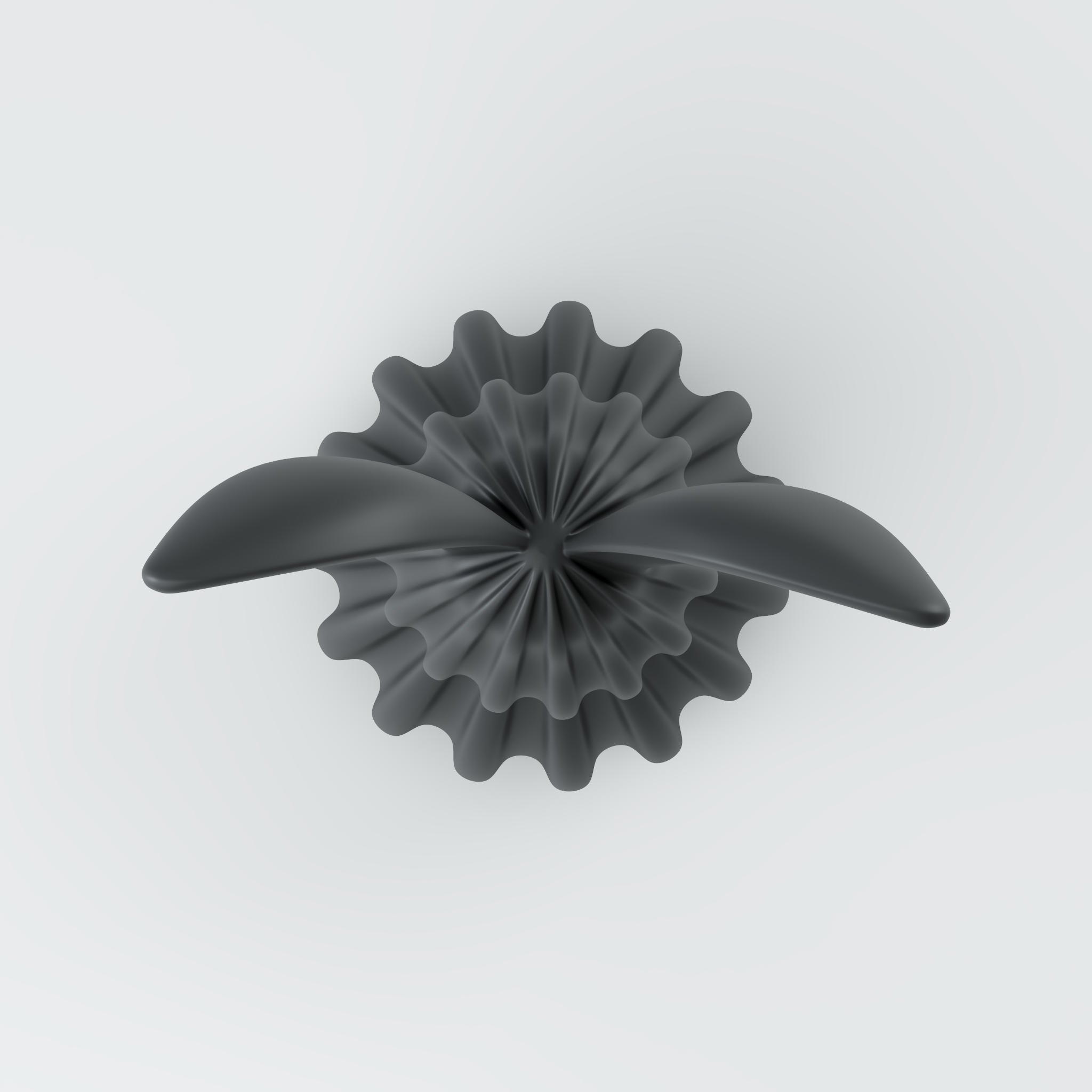 Abstrakte 3D-Blüte aus dunkelgrauen Wellenblättern mit Strahlenmuster auf hellem Hintergrund.