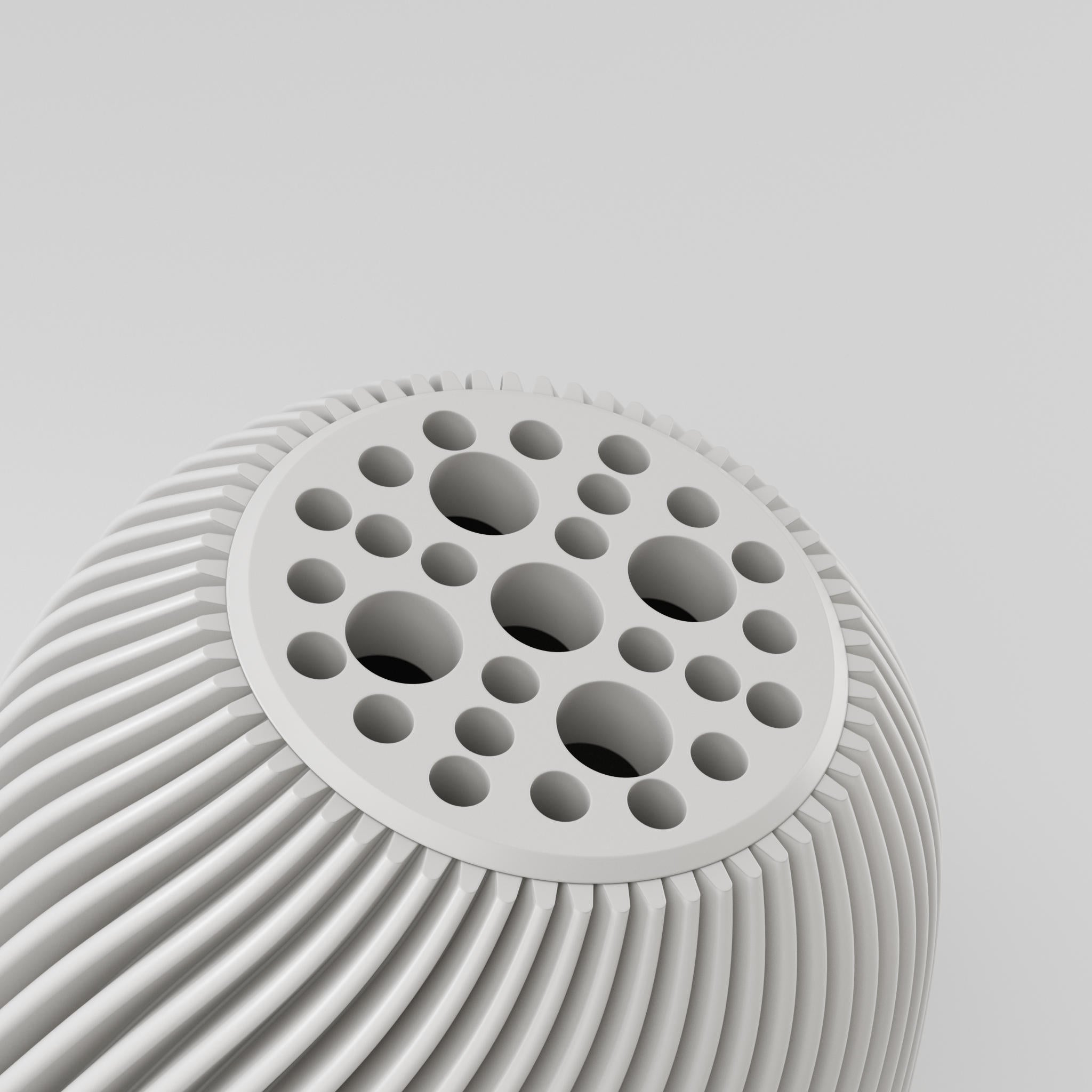 nahaufnahme der vase voravellie mit sichtbarer funktion des blumenretters