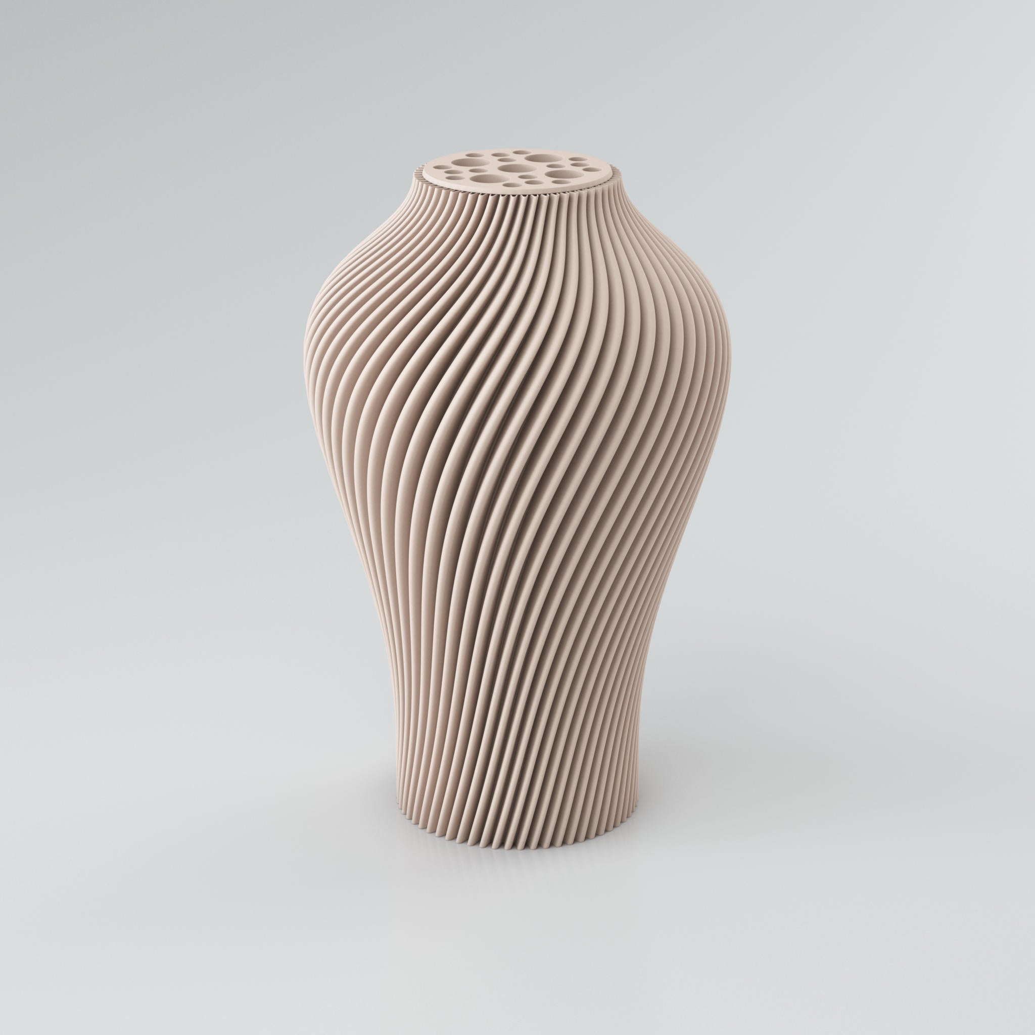 Eine hohe, skulpturale Vase in einem gedämpften Taupe-Ton steht auf einem hellgrauen Hintergrund. Die Vase hat eine ausgeprägte, spiralförmige Rippenstruktur, die sich von der Basis bis zum Hals windet und ein dynamisches Licht- und Schattenspiel erzeugt. Der Hals der Vase ist leicht verengt und mit einer runden Platte versehen, die mehrere unregelmäßig geformte Öffnungen aufweist, ideal für Trockenblumen. Die Oberfläche der Vase wirkt modern und konstruiert, mit klaren Kanten, die ihre architektonische...
