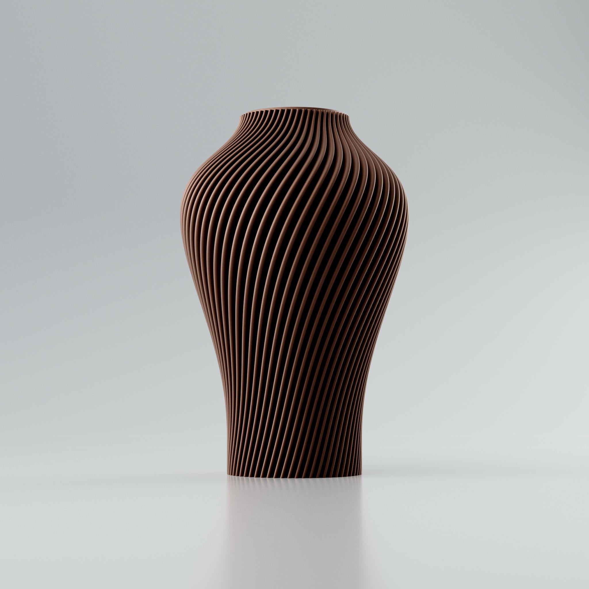 Eine moderne Designvase "Voravellie 40" von Blooming3D in einem hellen, neutralen Farbton. Die Vase zeichnet sich durch eine skulpturale Form und eine präzise ausgearbeitete Rippstruktur aus, die sich spiralförmig um den Körper windet. Diese Struktur erzeugt ein faszinierendes Licht- und Schattenspiel. Die Vase hat eine schlanke Basis, die sich nach oben hin verbreitert und dann zum Hals hin wieder verjüngt. Sie steht auf einer glatten, hellen Oberfläche, die ihr Spiegelbild leicht wiedergibt. Im...