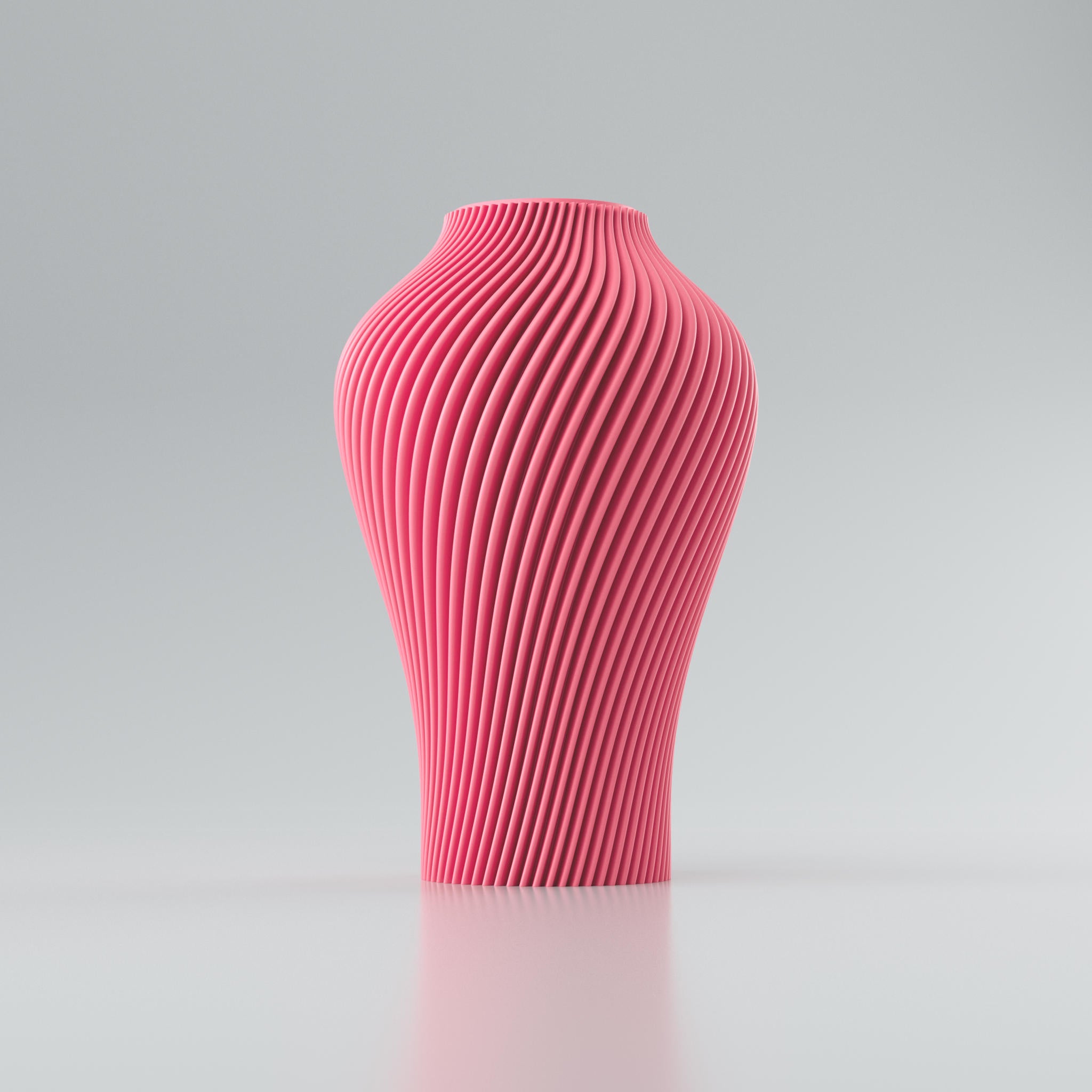 Eine moderne Designvase "Voravellie 40" von Blooming3D in einem hellen, neutralen Farbton. Die Vase zeichnet sich durch eine skulpturale Form und eine präzise ausgearbeitete Rippstruktur aus, die sich spiralförmig um den Körper windet. Diese Struktur erzeugt ein faszinierendes Licht- und Schattenspiel. Die Vase hat eine schlanke Basis, die sich nach oben hin verbreitert und dann zum Hals hin wieder verjüngt. Sie steht auf einer glatten, hellen Oberfläche, die ihr Spiegelbild leicht wiedergibt. Im...