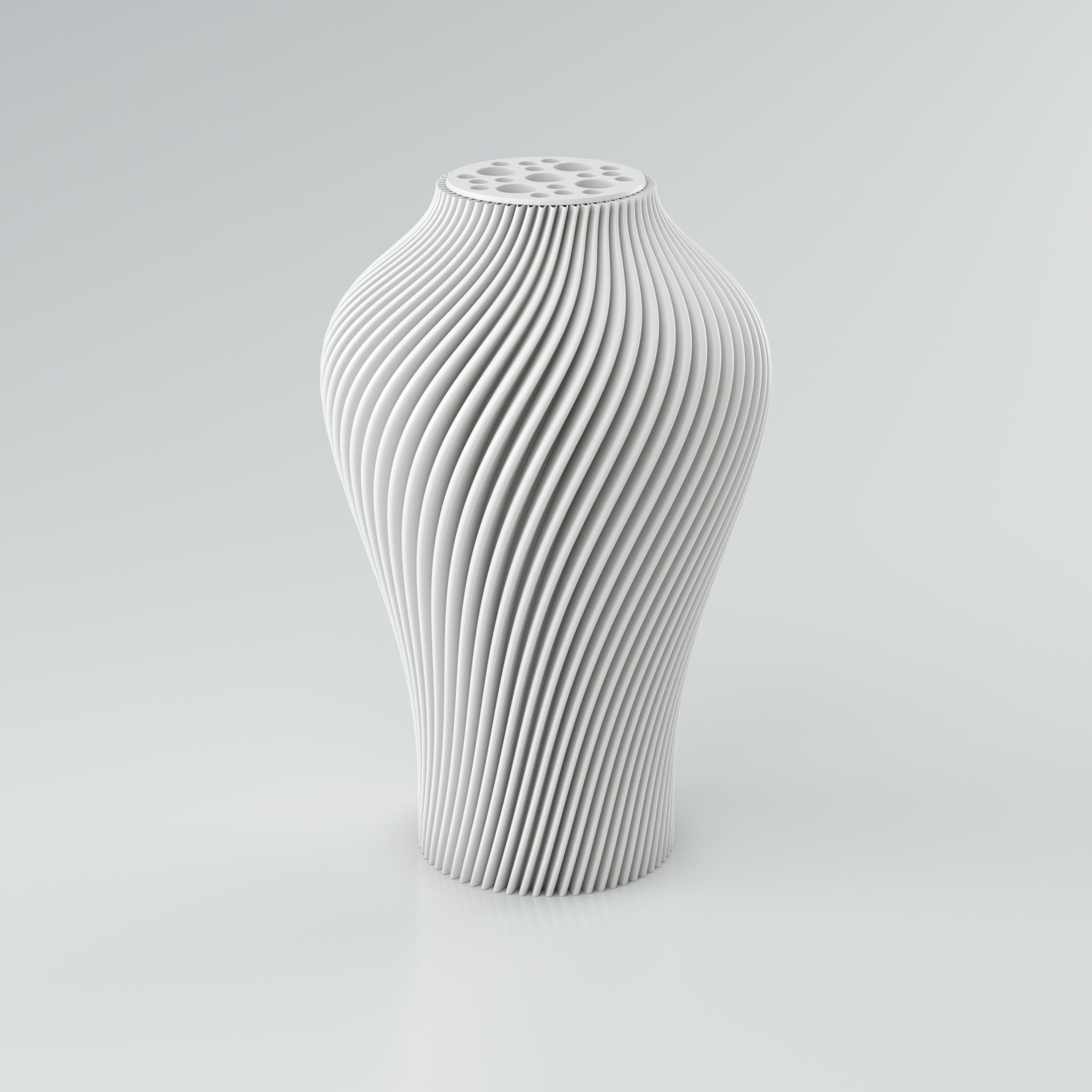 Eine hohe, skulpturale Vase in einem gedämpften Taupe-Ton steht auf einem hellgrauen Hintergrund. Die Vase hat eine ausgeprägte, spiralförmige Rippenstruktur, die sich von der Basis bis zum Hals windet und ein dynamisches Licht- und Schattenspiel erzeugt. Der Hals der Vase ist leicht verengt und mit einer runden Platte versehen, die mehrere unregelmäßig geformte Öffnungen aufweist, ideal für Trockenblumen. Die Oberfläche der Vase wirkt modern und konstruiert, mit klaren Kanten, die ihre architektonische...