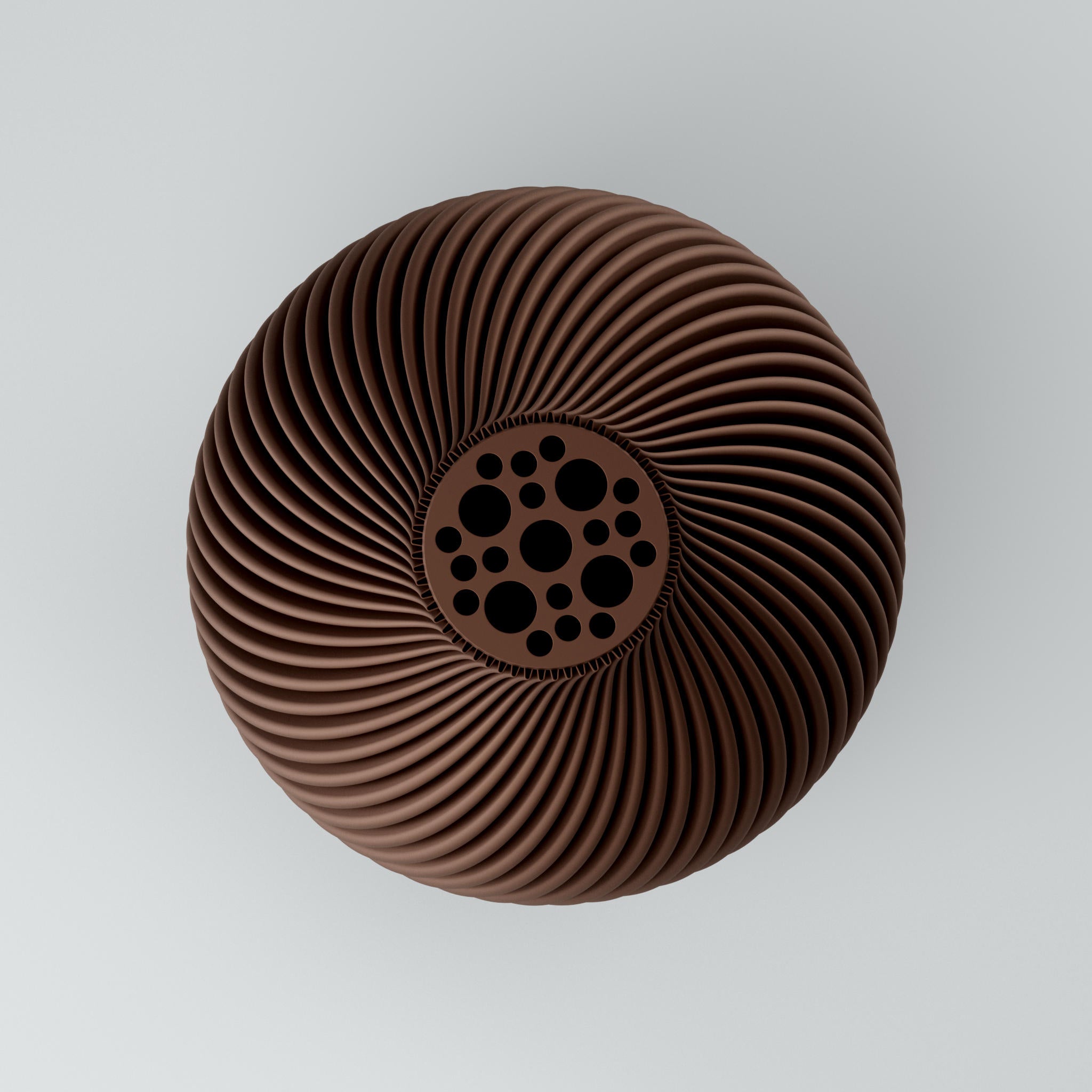 Eine moderne, beigefarbene Designvase namens Voravellie 60, die eine modulare, skulpturale Form aufweist. Die Vase hat eine ausgeprägte, präzise ausgearbeitete Rippstruktur mit klaren Kanten, die spiralförmig um den Körper verläuft und ein faszinierendes Licht- und Schattenspiel erzeugt. Sie steht auf einer glatten, hellgrauen Oberfläche, die ihr Spiegelbild leicht reflektiert, vor einem neutralen, hellgrauen Hintergrund. Die Vase ist leer und hat eine schlanke Öffnung am oberen Ende. Das Design vereint...