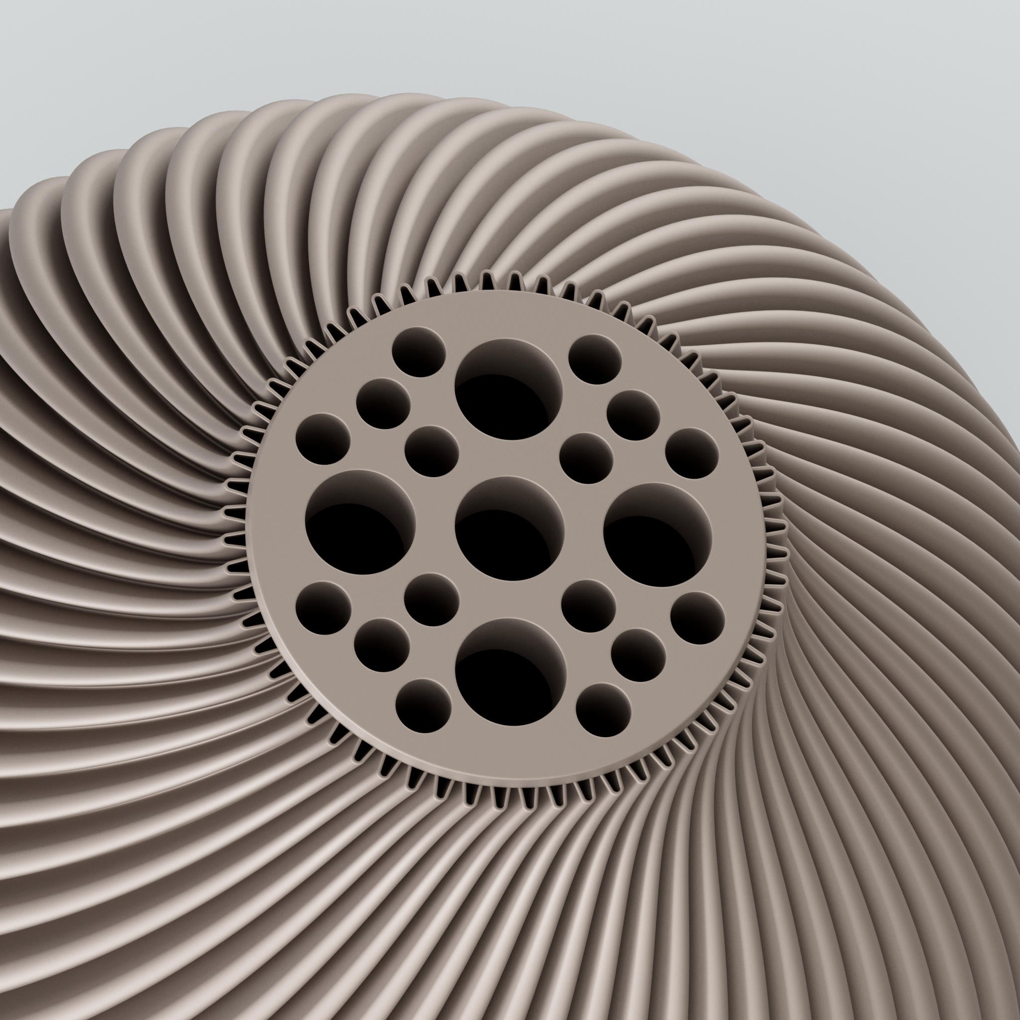 Eine moderne, beigefarbene Designvase namens Voravellie 60, die eine modulare, skulpturale Form aufweist. Die Vase hat eine ausgeprägte, präzise ausgearbeitete Rippstruktur mit klaren Kanten, die spiralförmig um den Körper verläuft und ein faszinierendes Licht- und Schattenspiel erzeugt. Sie steht auf einer glatten, hellgrauen Oberfläche, die ihr Spiegelbild leicht reflektiert, vor einem neutralen, hellgrauen Hintergrund. Die Vase ist leer und hat eine schlanke Öffnung am oberen Ende. Das Design vereint...