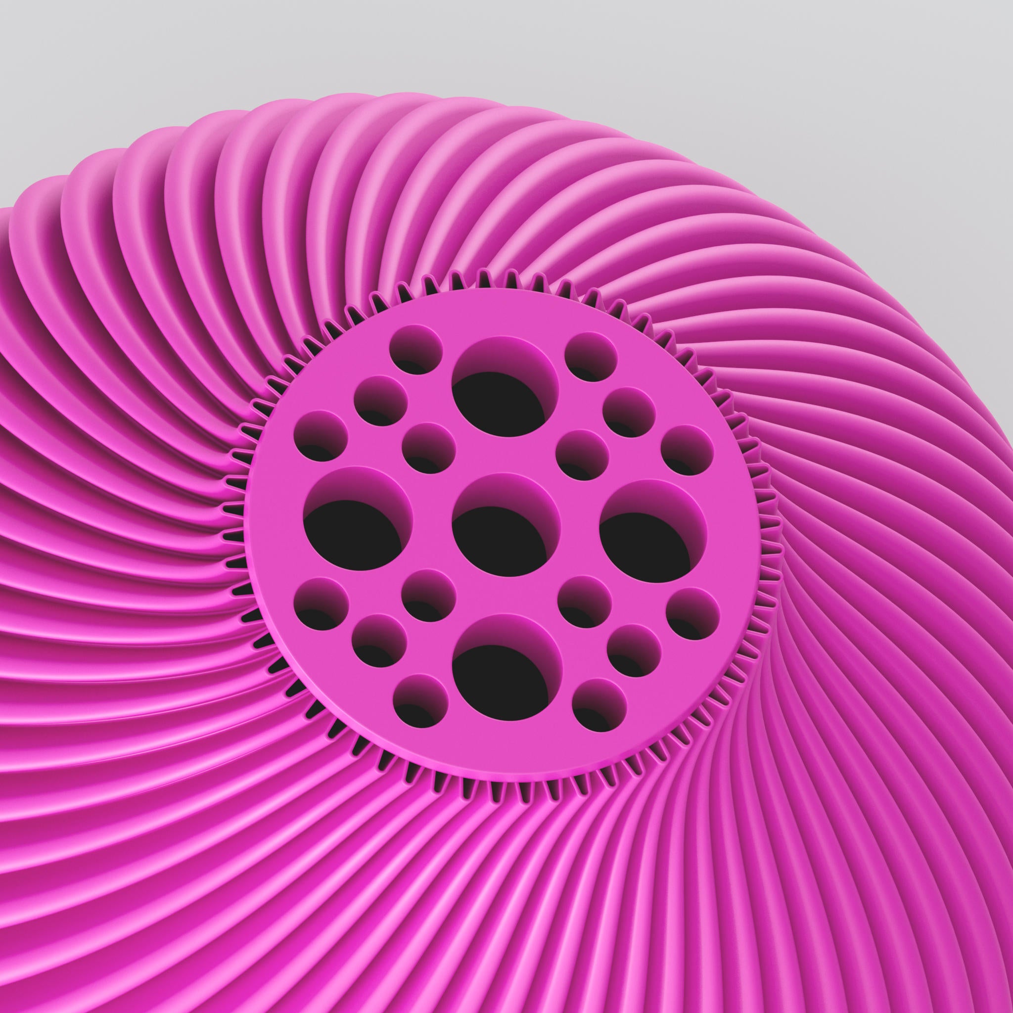 Eine moderne, beigefarbene Designvase namens Voravellie 60, die eine modulare, skulpturale Form aufweist. Die Vase hat eine ausgeprägte, präzise ausgearbeitete Rippstruktur mit klaren Kanten, die spiralförmig um den Körper verläuft und ein faszinierendes Licht- und Schattenspiel erzeugt. Sie steht auf einer glatten, hellgrauen Oberfläche, die ihr Spiegelbild leicht reflektiert, vor einem neutralen, hellgrauen Hintergrund. Die Vase ist leer und hat eine schlanke Öffnung am oberen Ende. Das Design vereint...