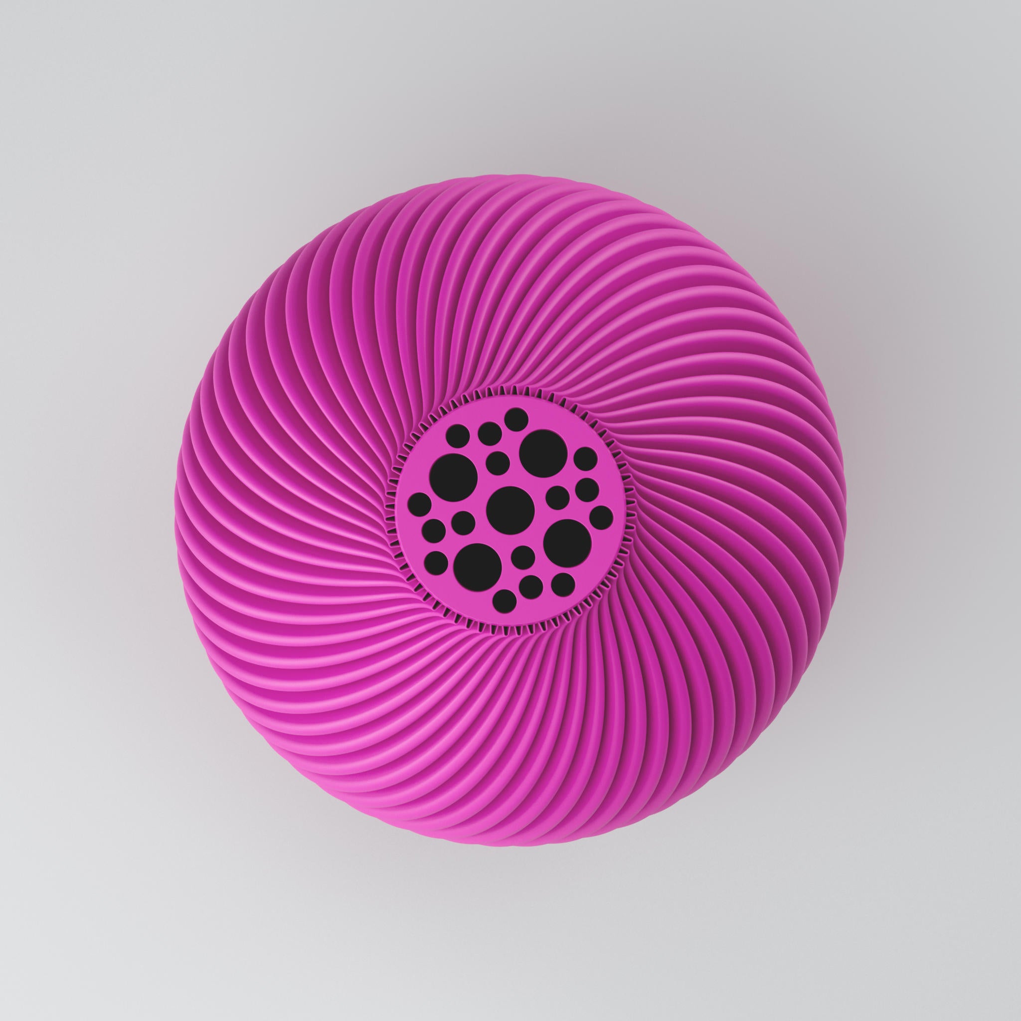 Eine moderne, beigefarbene Designvase namens Voravellie 60, die eine modulare, skulpturale Form aufweist. Die Vase hat eine ausgeprägte, präzise ausgearbeitete Rippstruktur mit klaren Kanten, die spiralförmig um den Körper verläuft und ein faszinierendes Licht- und Schattenspiel erzeugt. Sie steht auf einer glatten, hellgrauen Oberfläche, die ihr Spiegelbild leicht reflektiert, vor einem neutralen, hellgrauen Hintergrund. Die Vase ist leer und hat eine schlanke Öffnung am oberen Ende. Das Design vereint...