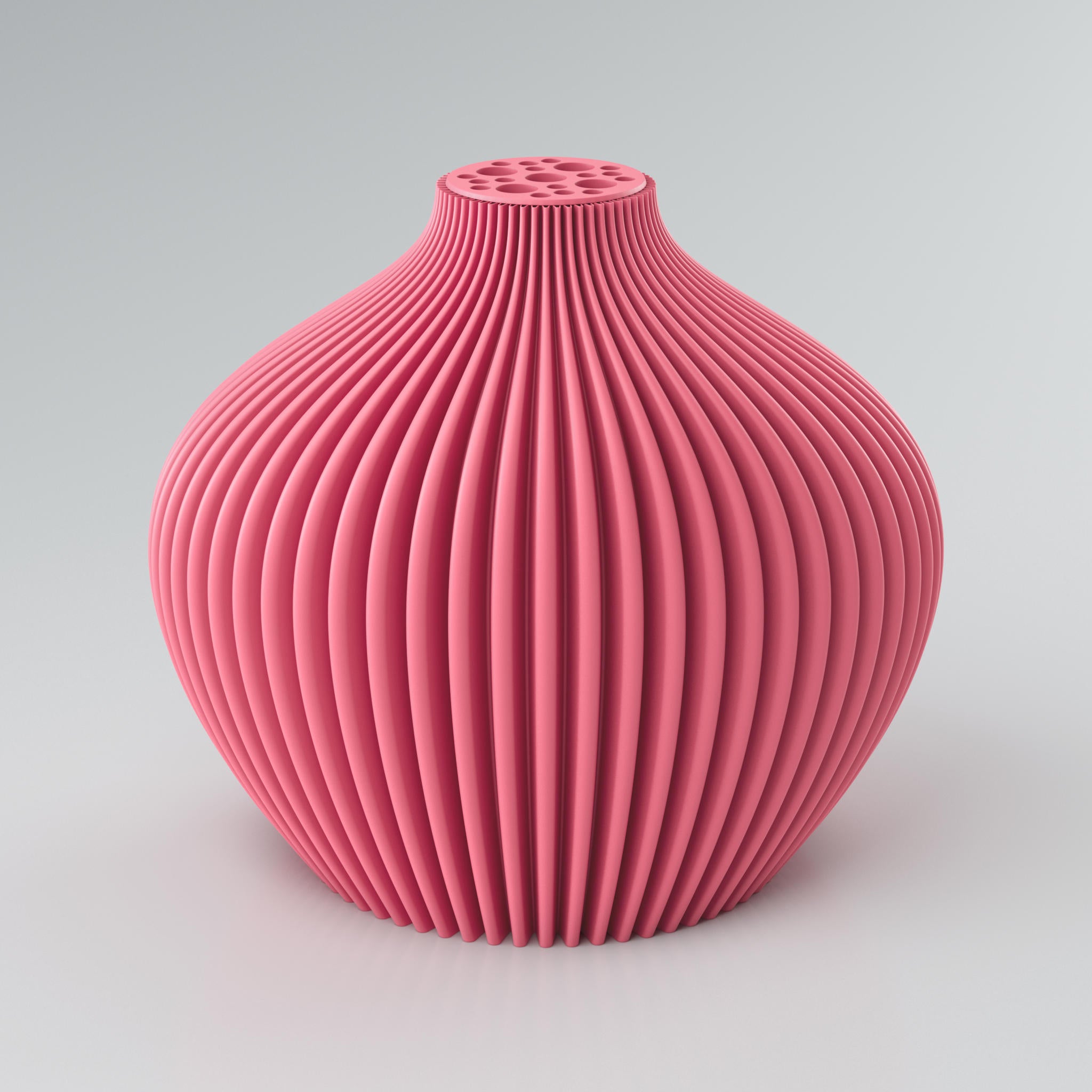 Eine moderne, beigefarbene Designvase "Voravellie 80" von Blooming3D. Die Vase hat eine ausgeprägte, präzise Rippstruktur, die ein faszinierendes Licht- und Schattenspiel erzeugt. Am oberen Ende befindet sich ein integrierter Blumenretter mit unterschiedlich großen runden Öffnungen für stilvolle Trockenblumenarrangements. Die modulare, skulpturale Form vereint Architektur und Design in einem Objekt. Die klaren Kanten der Rippenstruktur sind gut sichtbar. Die Vase steht auf einem hellgrauen Untergrund.