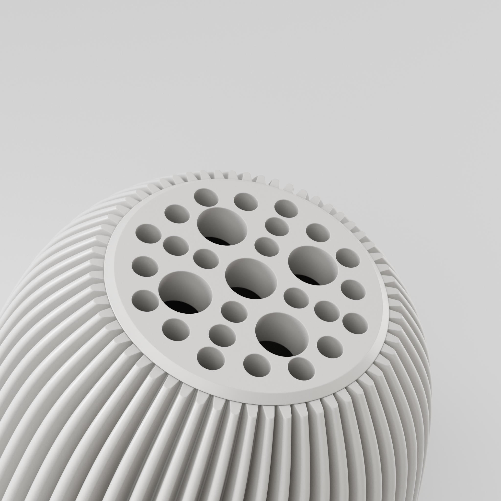nahaufnahme der vase voravellie mit sichtbarer funktion des blumenretters