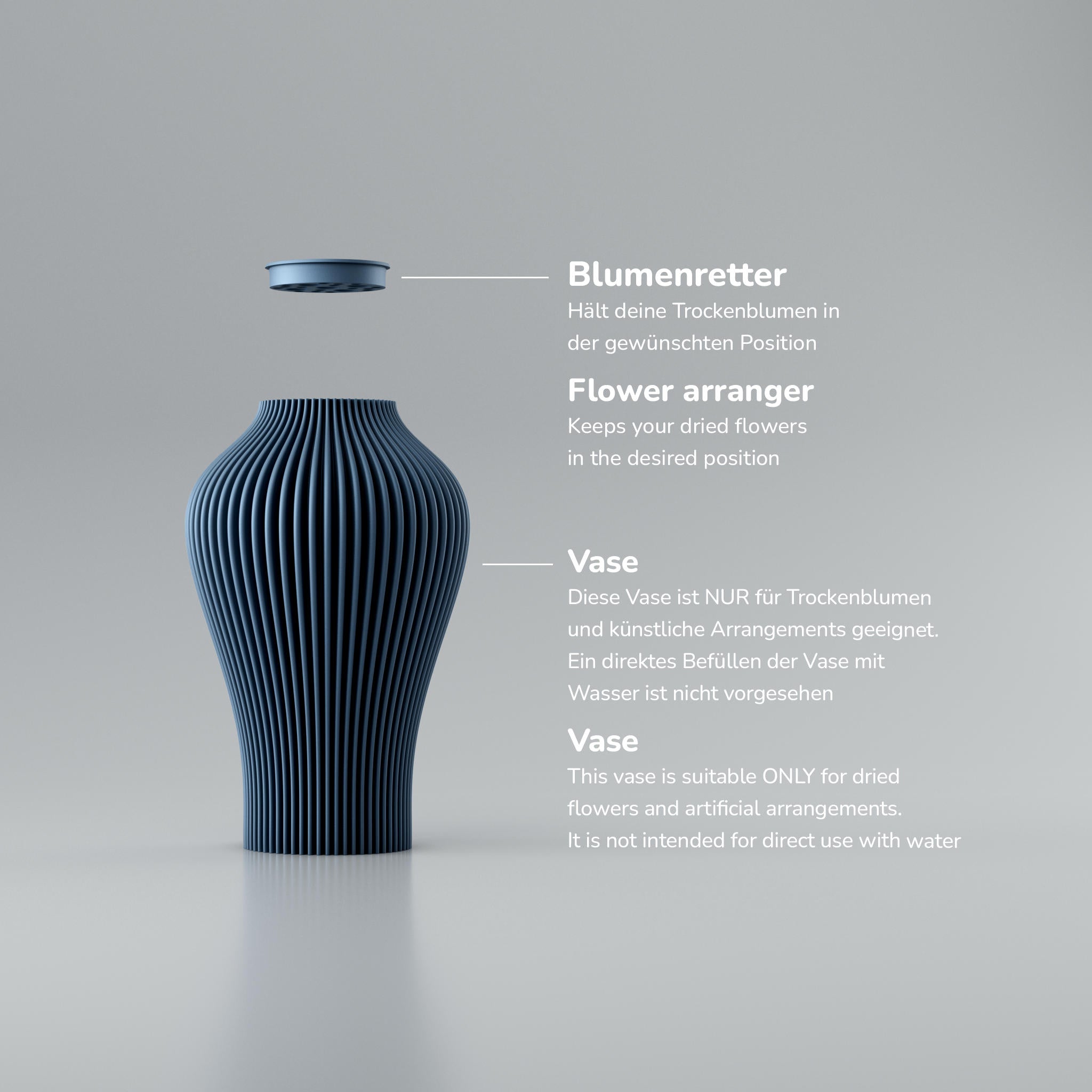 Blumenretter und Vase mit blau geriffeltem Keramiklook, dazwischen ein kleiner Einsatz und weiße Hinweise.