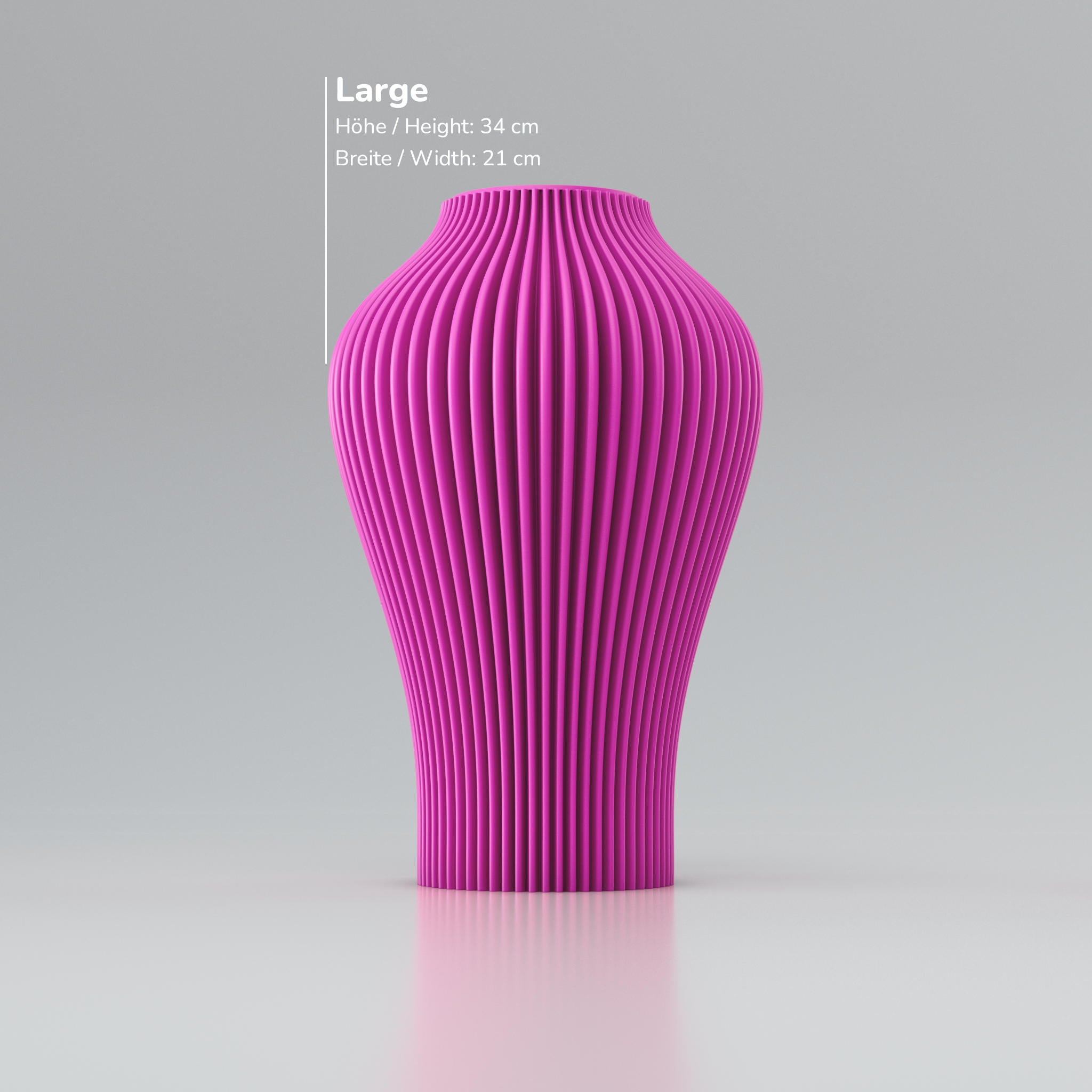 Violette gerippte Silikonform mit eingeprägten Falten; Höhe 34 cm, Breite 21 cm, vor grauem Hintergrund.