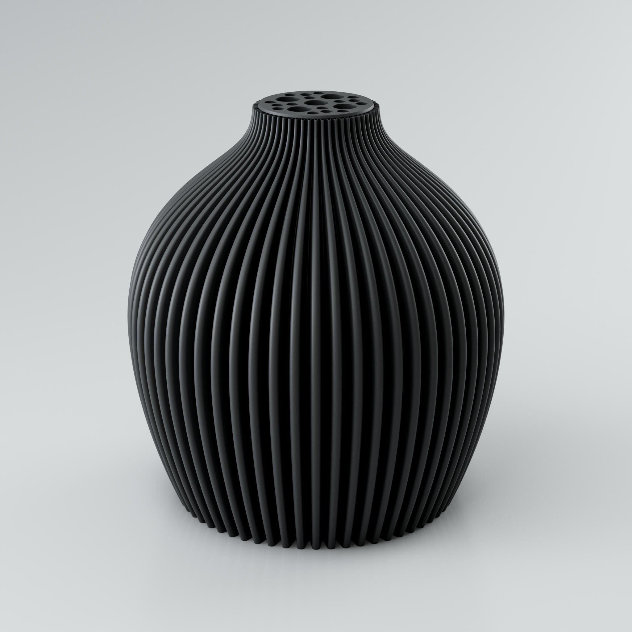Eine moderne, modulare Designvase namens Voravellie 60 von Blooming3D in einem sanften Beigeton. Die Vase hat eine skulpturale Form mit einer ausgeprägten, präzise ausgearbeiteten Rippstruktur, die für ein faszinierendes Licht- und Schattenspiel sorgt. Am oberen Ende befindet sich ein integrierter Blumenretter mit unterschiedlich großen runden Öffnungen, ideal für stilvolle Trockenblumenarrangements. Die klaren Kanten und die dynamische Form vereinen Architektur und Design in einem Objekt. Die Vase...