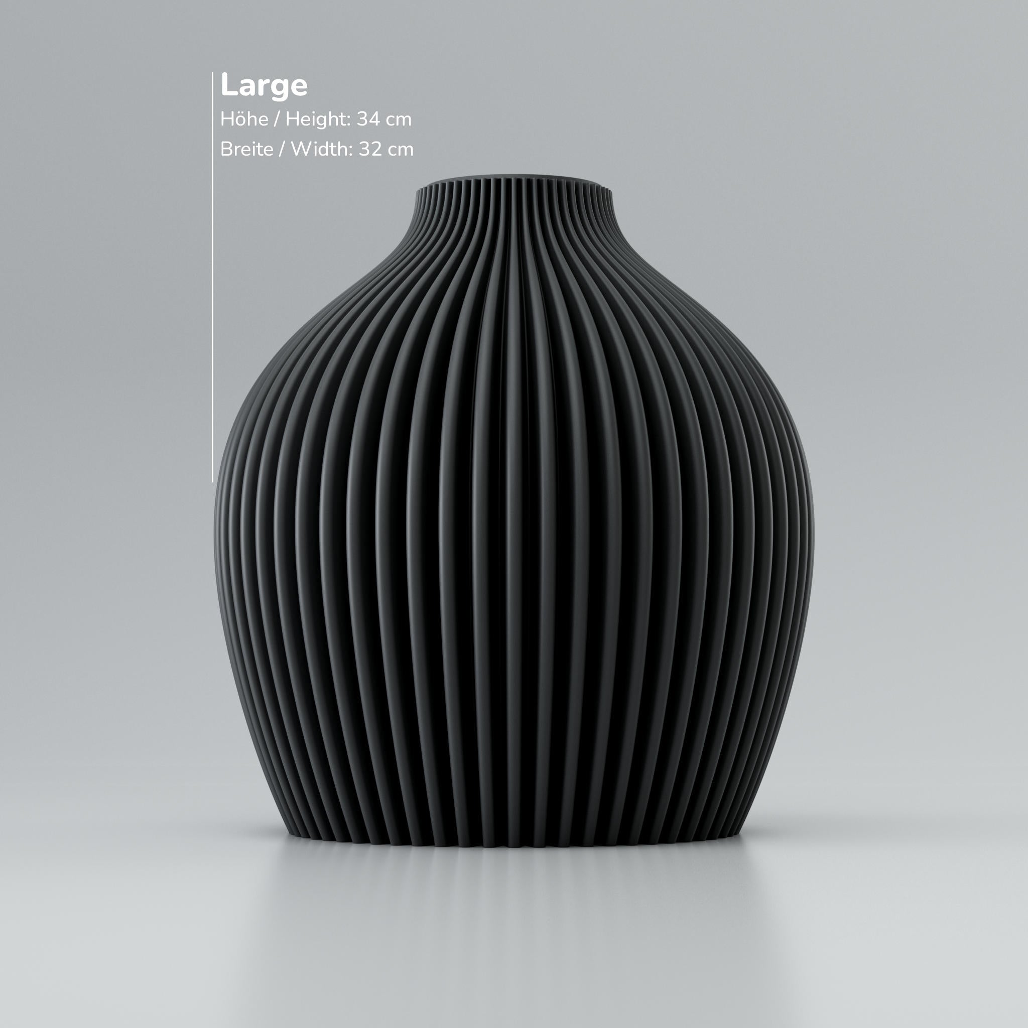 Große gerippte schwarze Vase, Höhe 34 cm und Breite 32 cm, mit konischer Form und Rillen.