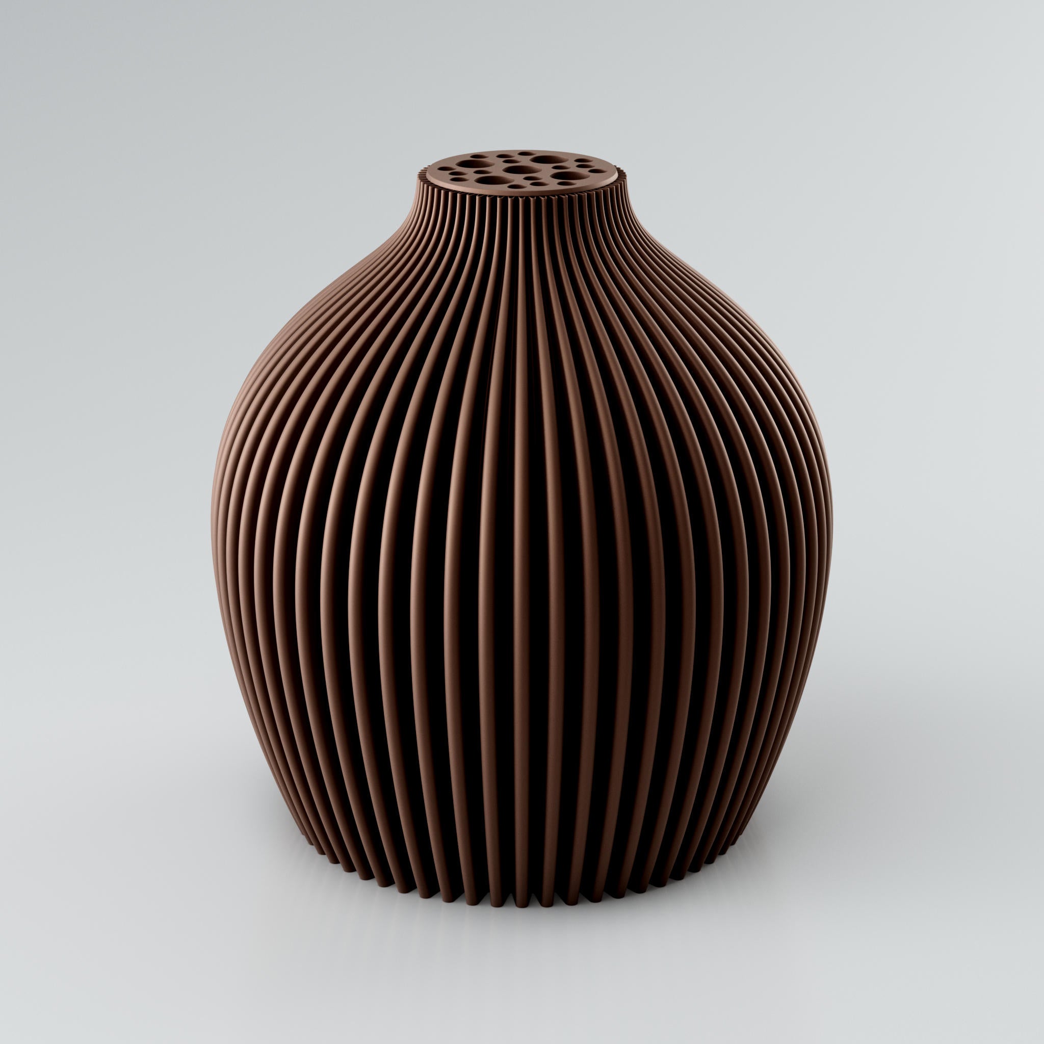 Eine moderne, modulare Designvase namens Voravellie 60 von Blooming3D in einem sanften Beigeton. Die Vase hat eine skulpturale Form mit einer ausgeprägten, präzise ausgearbeiteten Rippstruktur, die für ein faszinierendes Licht- und Schattenspiel sorgt. Am oberen Ende befindet sich ein integrierter Blumenretter mit unterschiedlich großen runden Öffnungen, ideal für stilvolle Trockenblumenarrangements. Die klaren Kanten und die dynamische Form vereinen Architektur und Design in einem Objekt. Die Vase...