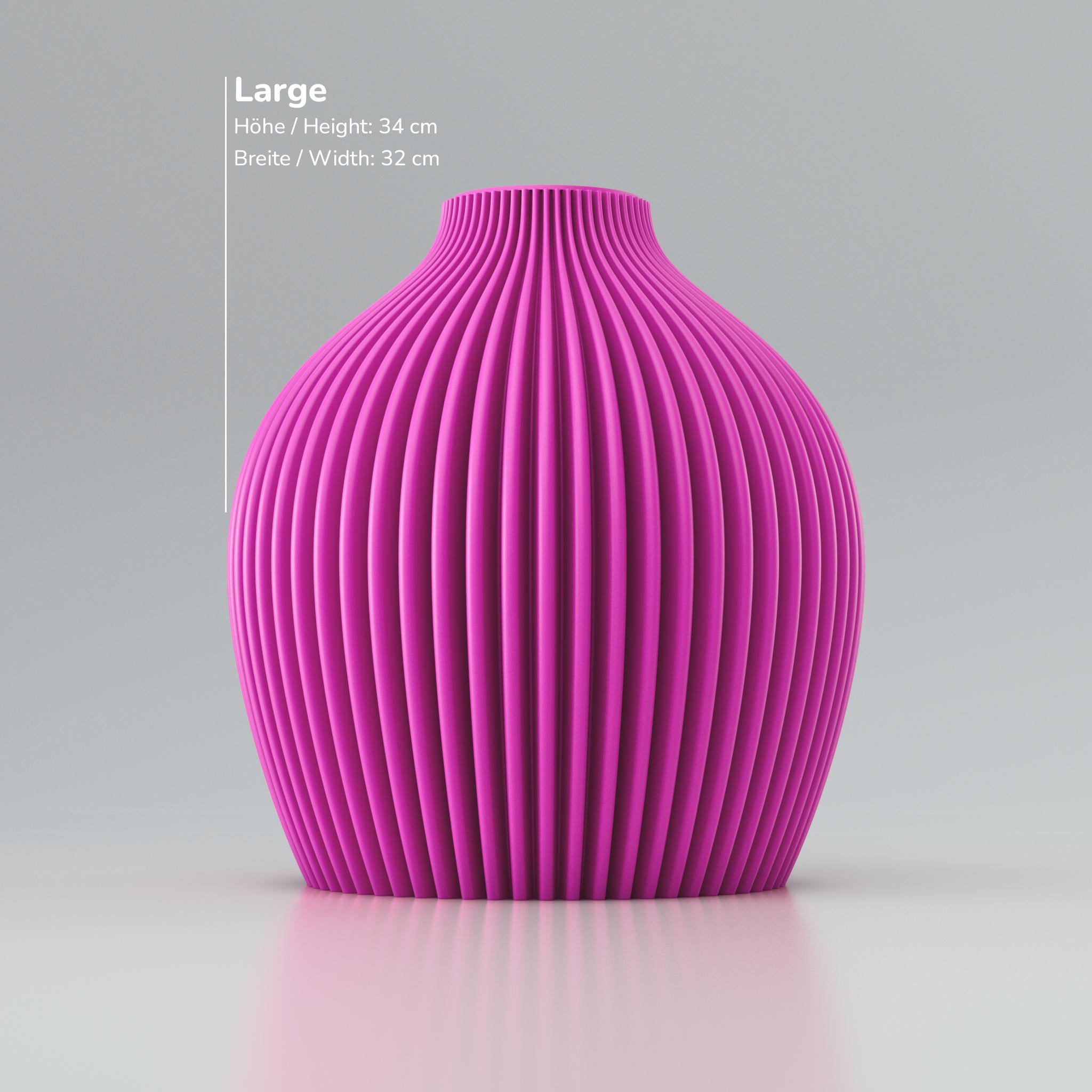 Violette, gerippte Vase mit eingravierter Größenangabe: Höhe 34 cm, Breite 32 cm, weiche Reflexe.