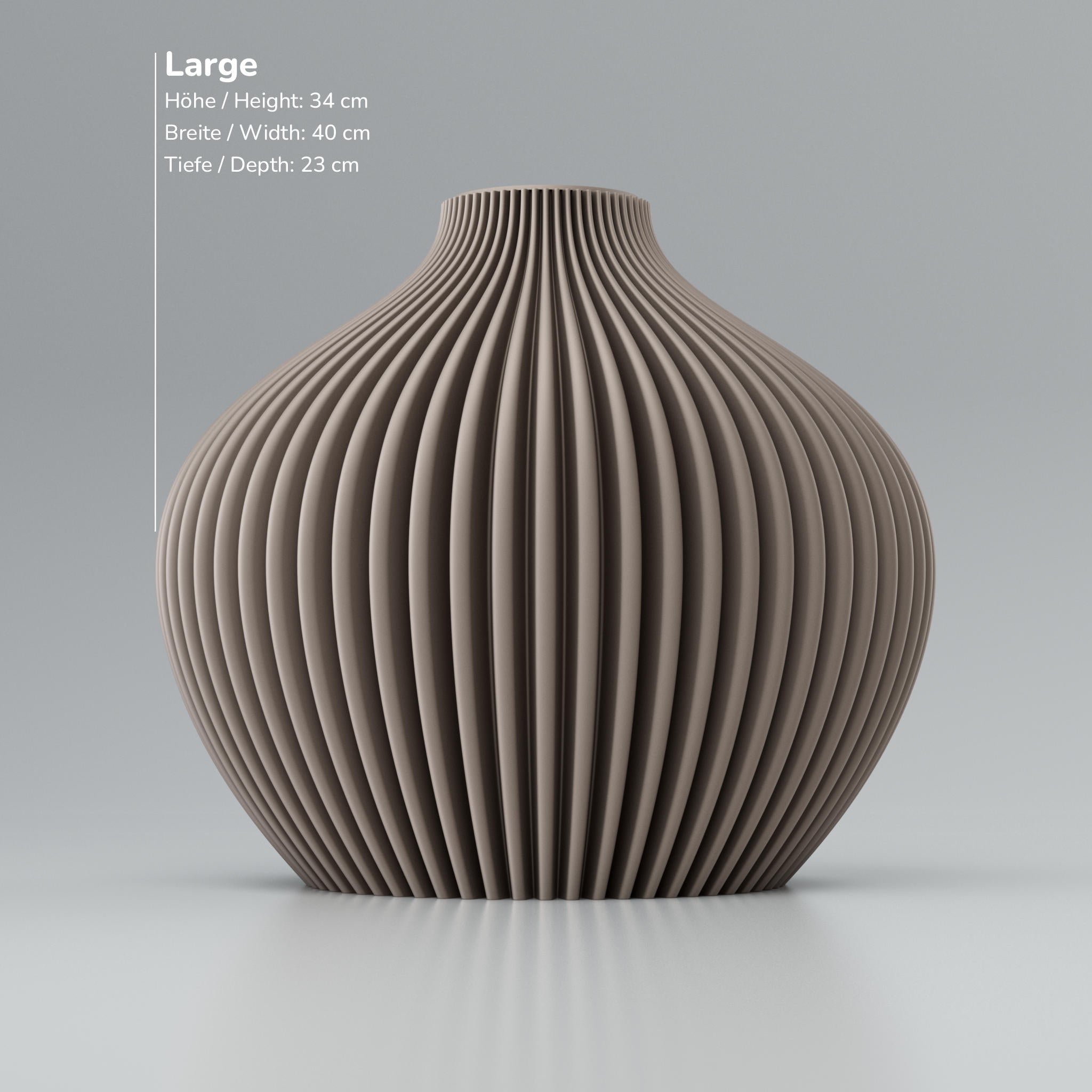 Oberer Teil einer Keramikvase mit geripptem Muster, Größenangaben: H 34 cm, B 40 cm, T 23 cm
